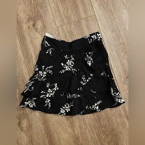 Sézane ruffled black and white floral mini skirt